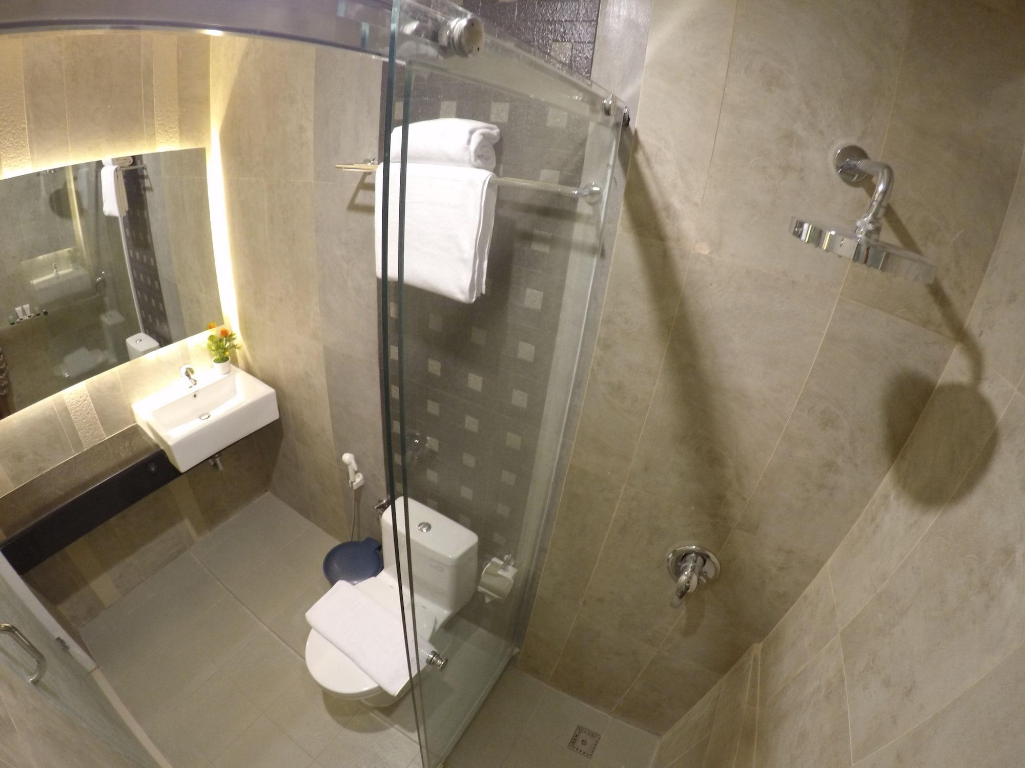 Biz Boulevard Hotel Manado Eksteriør bilde