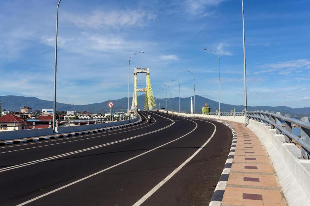 Biz Boulevard Hotel Manado Eksteriør bilde