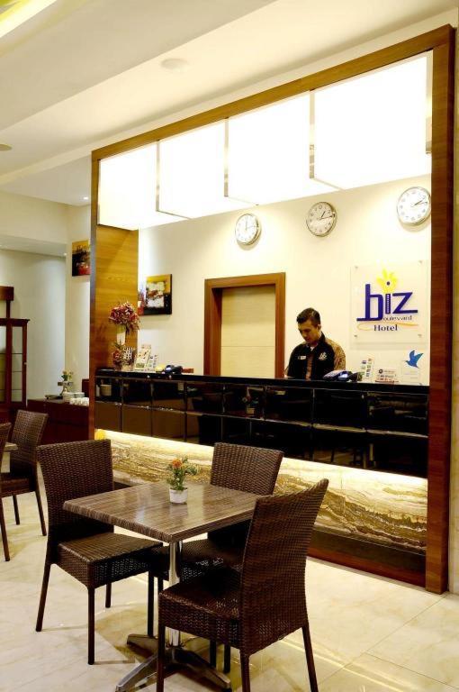 Biz Boulevard Hotel Manado Eksteriør bilde
