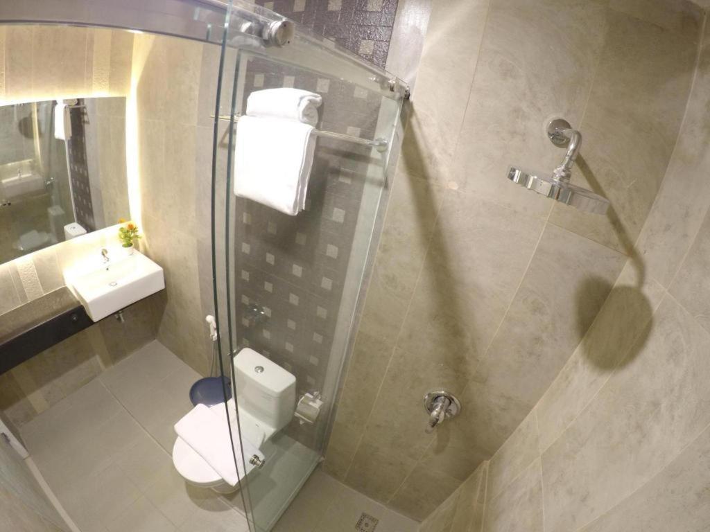 Biz Boulevard Hotel Manado Eksteriør bilde
