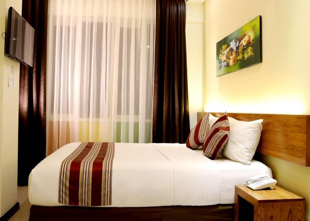 Biz Boulevard Hotel Manado Eksteriør bilde