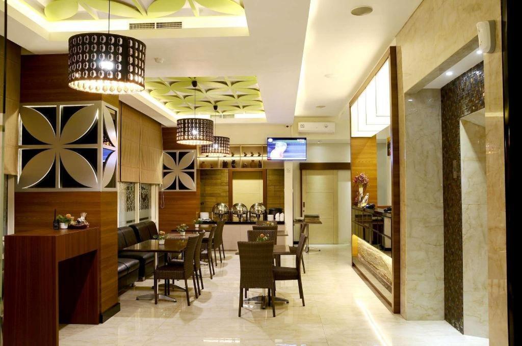 Biz Boulevard Hotel Manado Eksteriør bilde