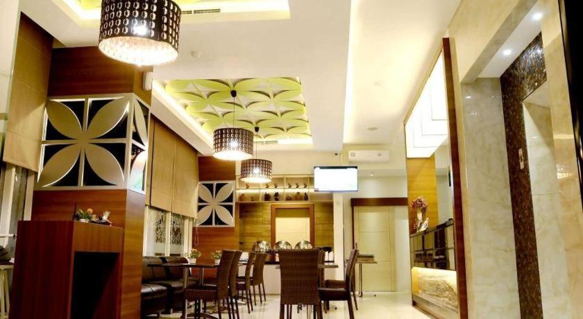 Biz Boulevard Hotel Manado Eksteriør bilde