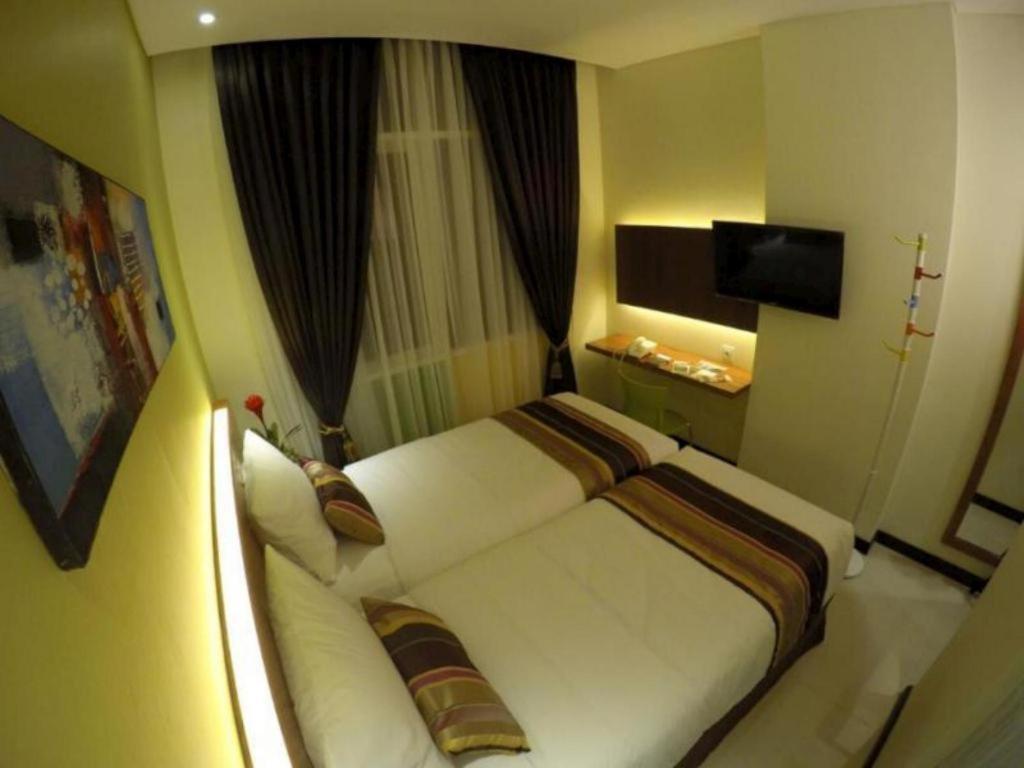 Biz Boulevard Hotel Manado Eksteriør bilde