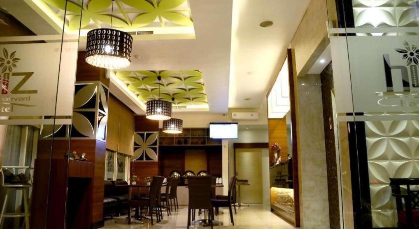 Biz Boulevard Hotel Manado Eksteriør bilde