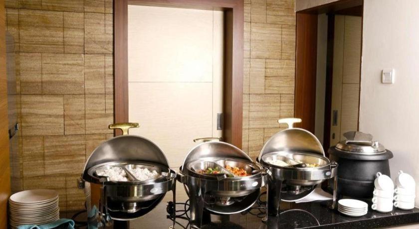 Biz Boulevard Hotel Manado Eksteriør bilde