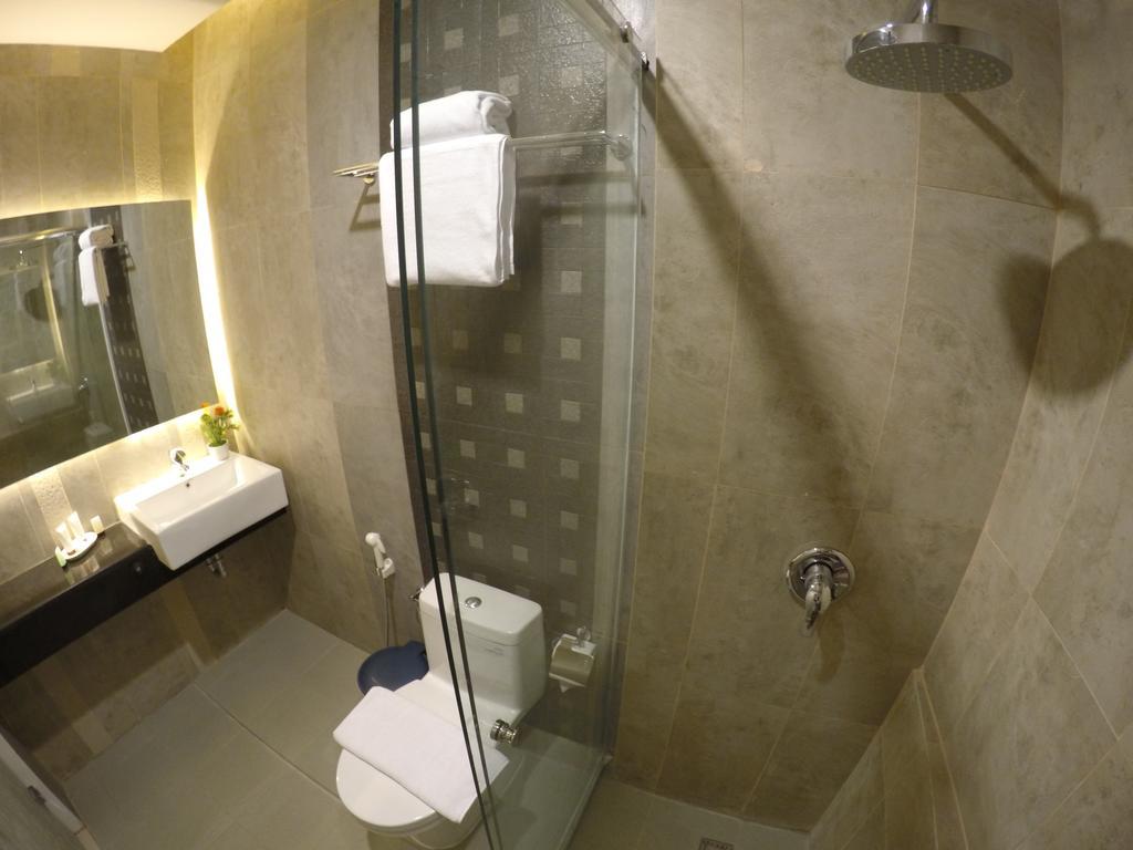 Biz Boulevard Hotel Manado Eksteriør bilde