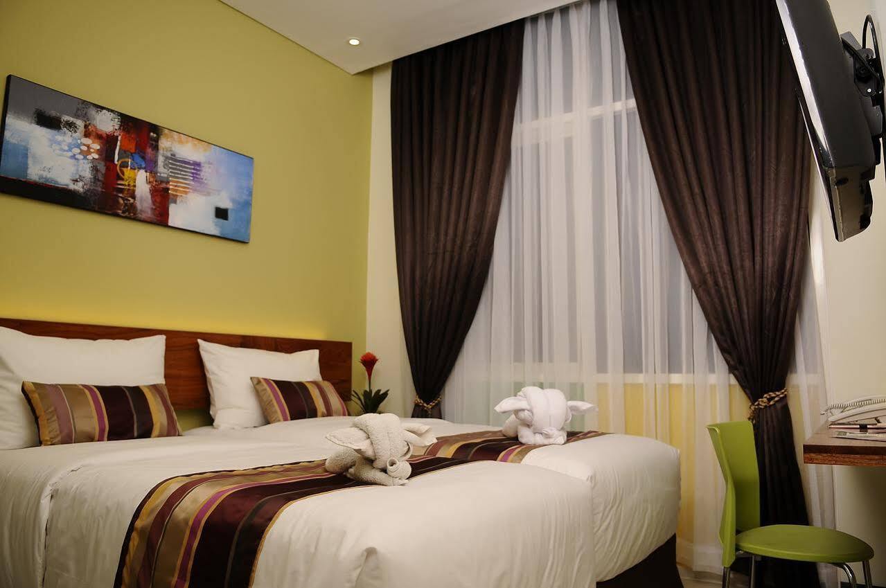 Biz Boulevard Hotel Manado Eksteriør bilde