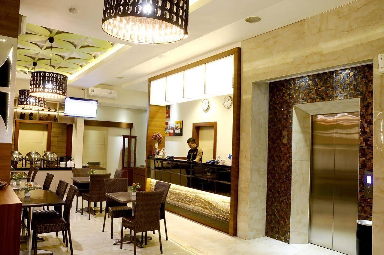 Biz Boulevard Hotel Manado Eksteriør bilde