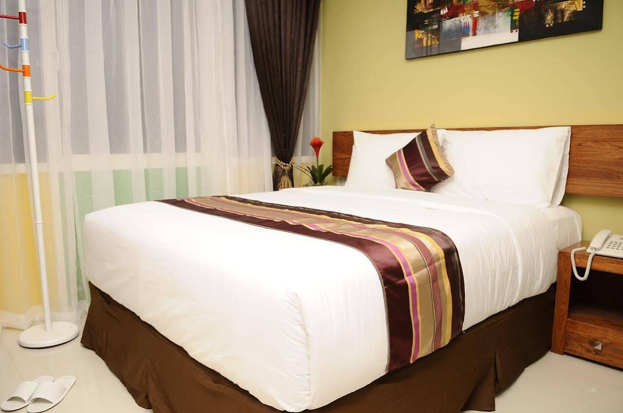 Biz Boulevard Hotel Manado Eksteriør bilde
